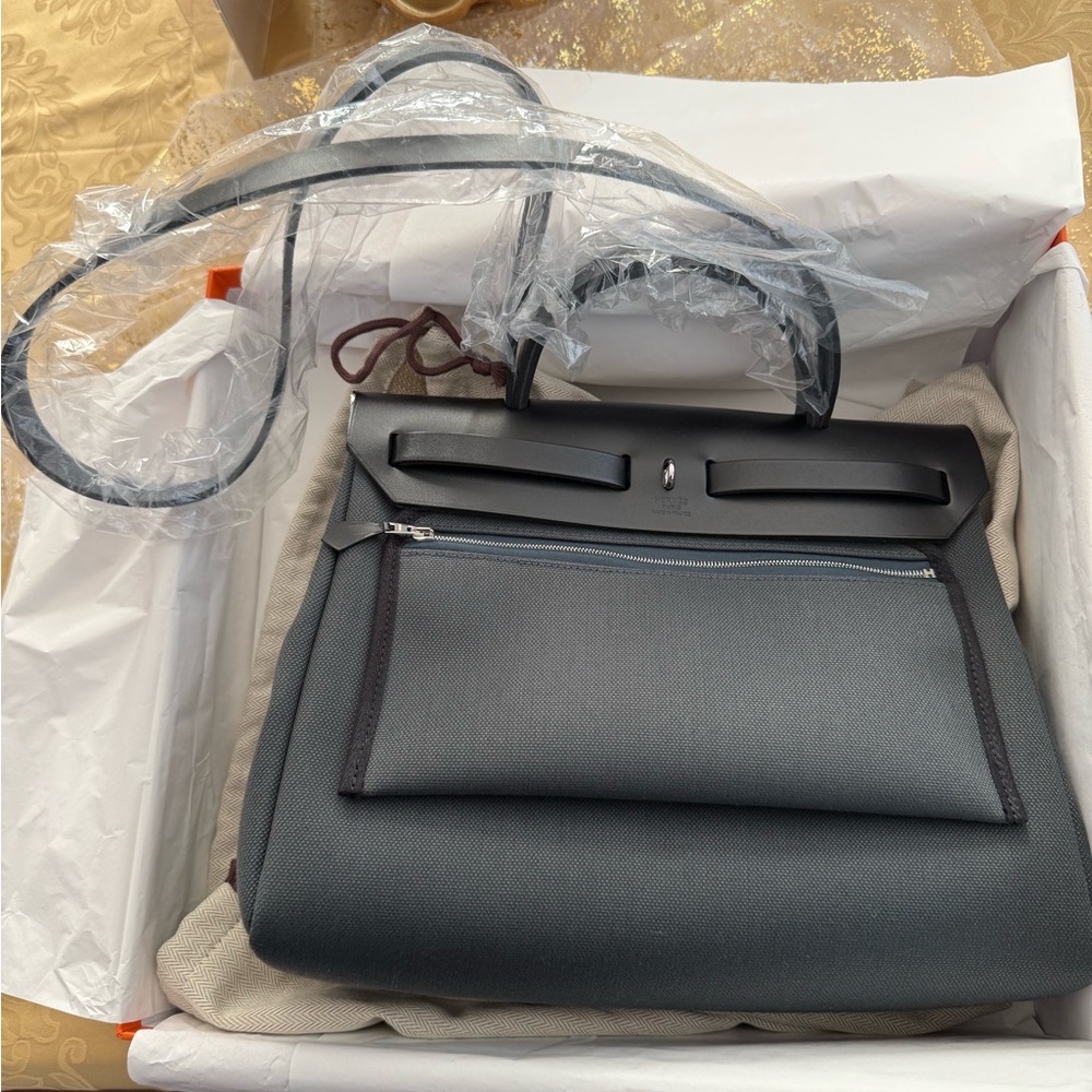 Hermes Herbag 31 Dark Gray Tote Bag with silver hardware - Picture 3 of 12